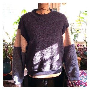 American Eagle 🦅 Sweatshirt. NWT. Size M.